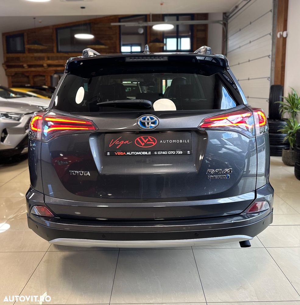 Toyota RAV4 - 6