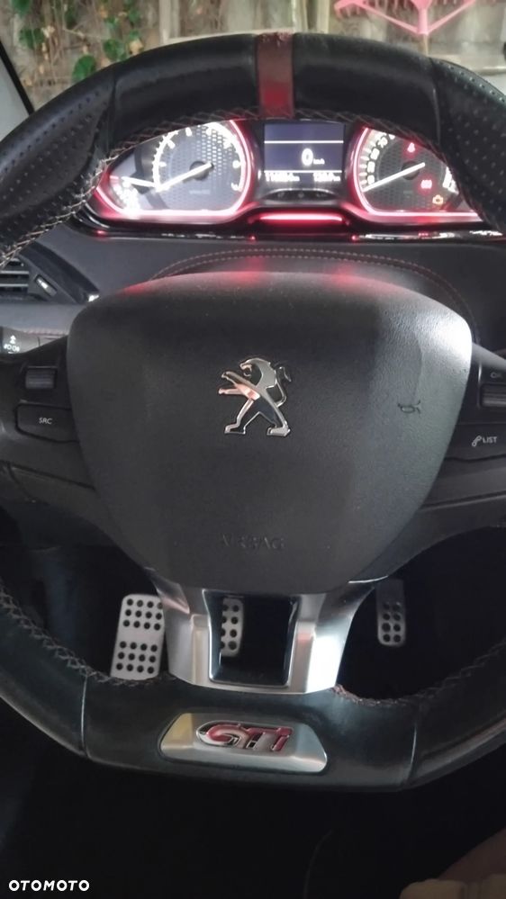 Peugeot 208 GTI 200 THP - 17