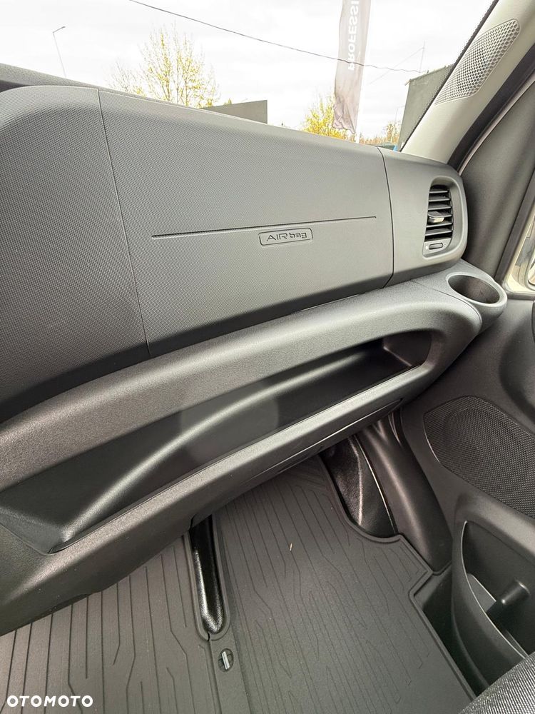 Iveco WYPRZEDAŻ ROKU ! GOTOWIEC OD RĘKI - BOGATE WYPOSAŻENIE DLA KIEROWCY - 27