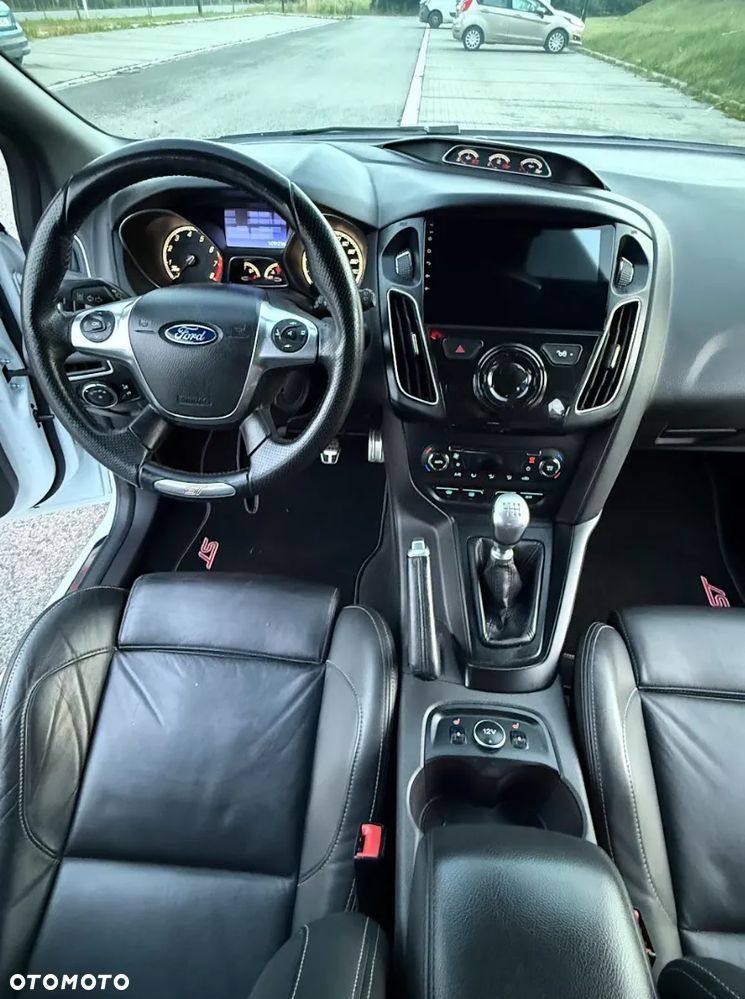 Ford Focus 2.0 EcoBoost ST mit Leder-Sport-Paket - 16