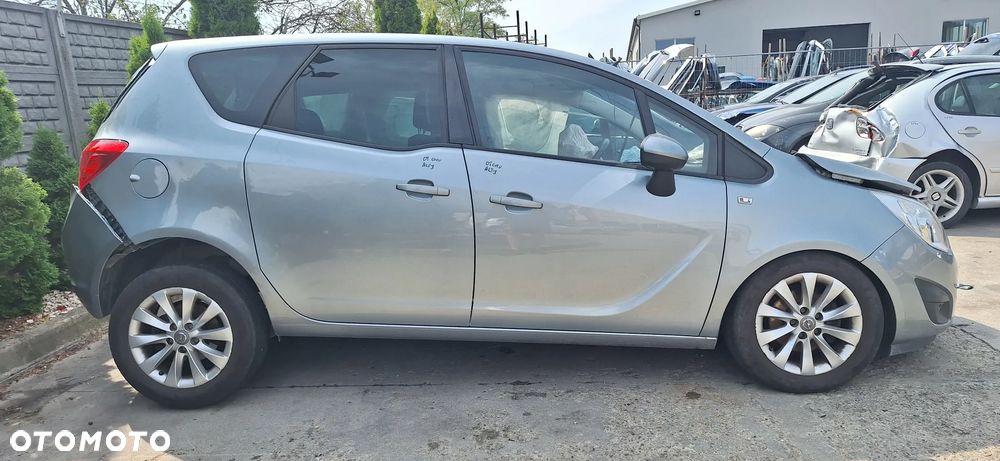 Opel meriva b z silnikiem 1,4 tutbo ozn a14nel i skrzynią manualną f17 lak Z179 - 2