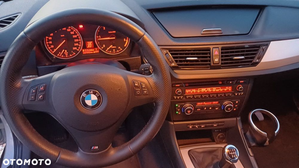 BMW X1 sDrive18d xLine - 13