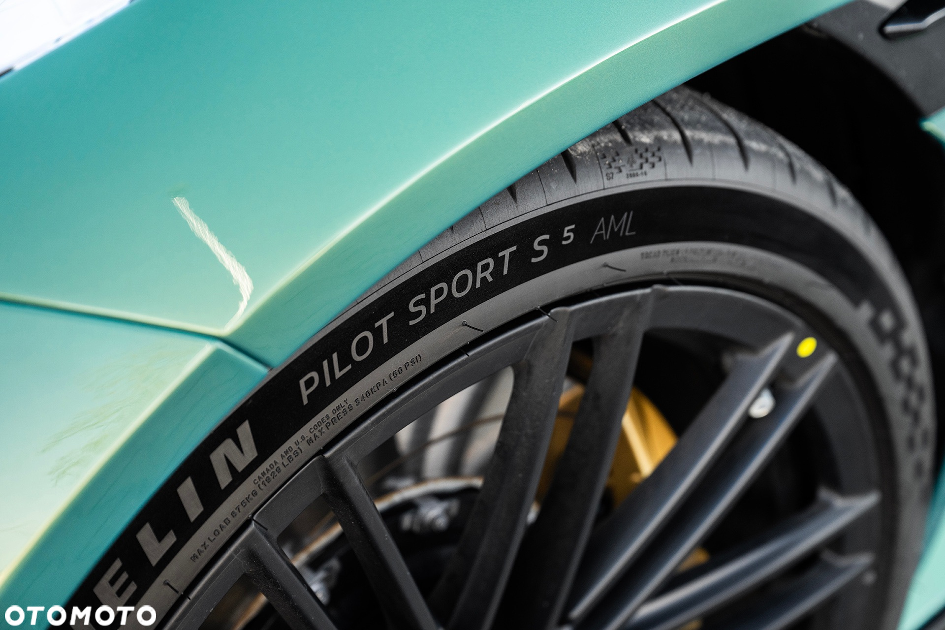 Aston Martin DB12 - 16