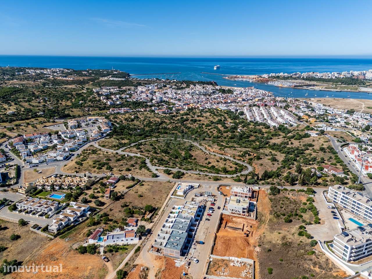 Moradia Geminada T4 nova com piscina | Parchal - Grande imagem: 2/27