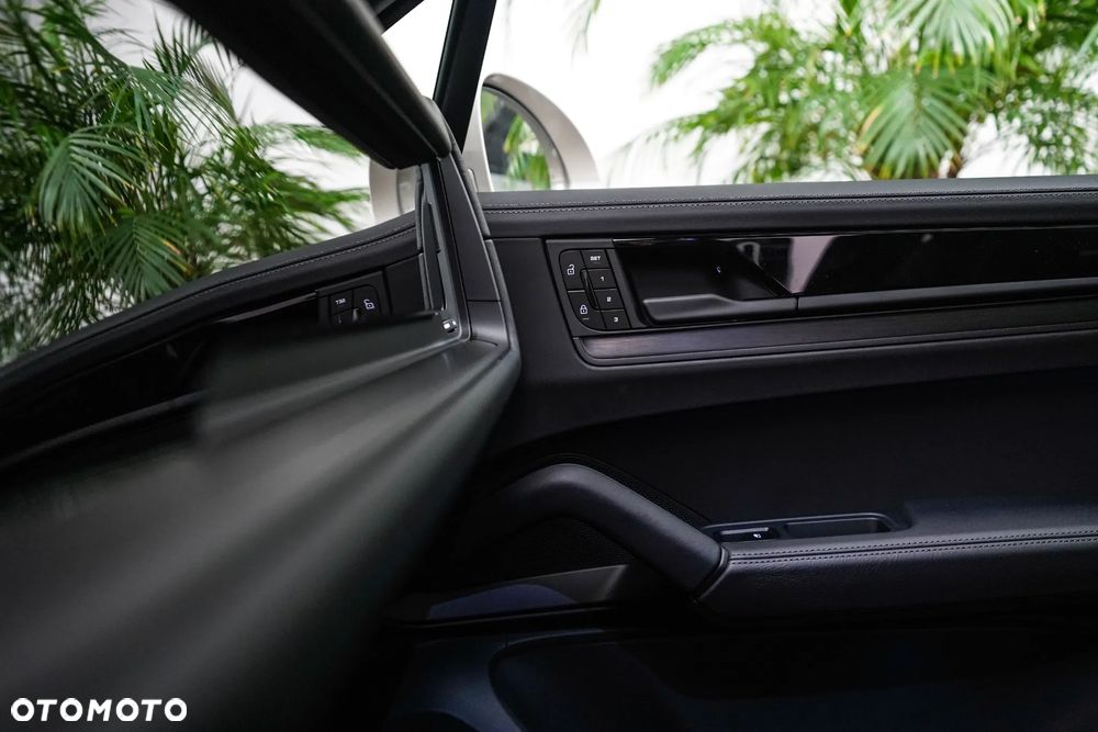 Porsche Cayenne Standard - 25