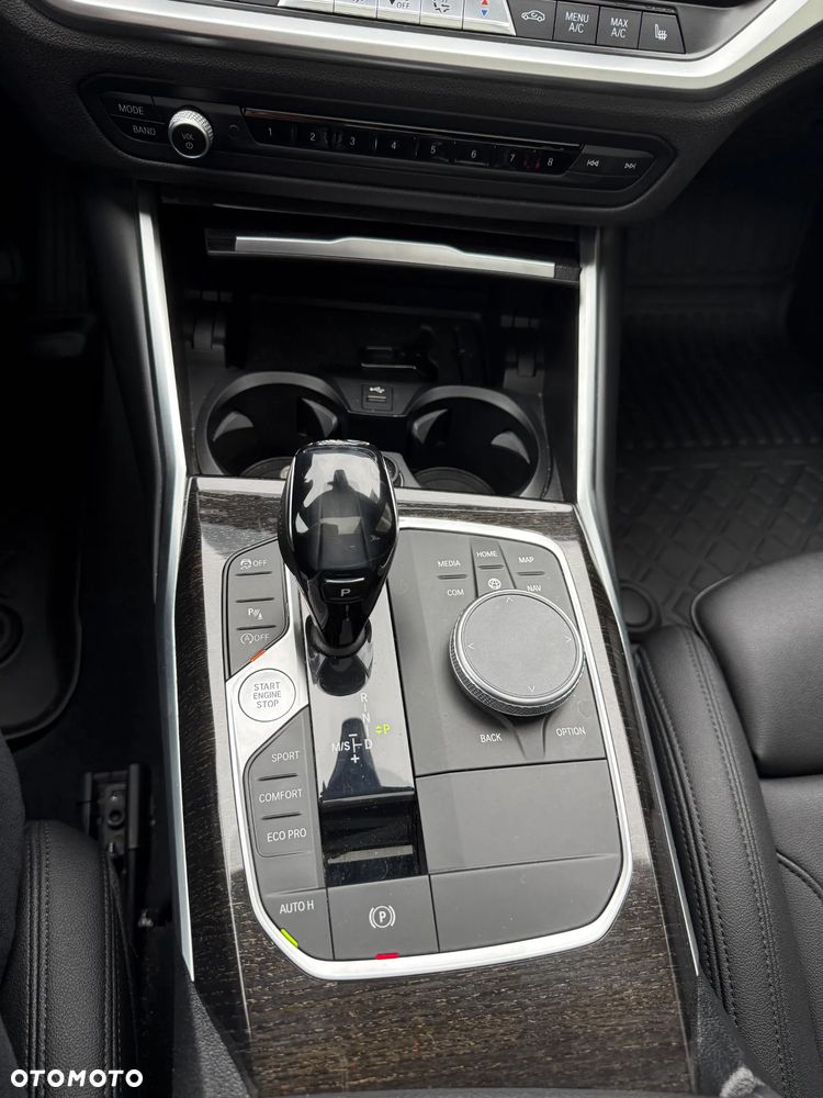 BMW Seria 3 330i xDrive - 33