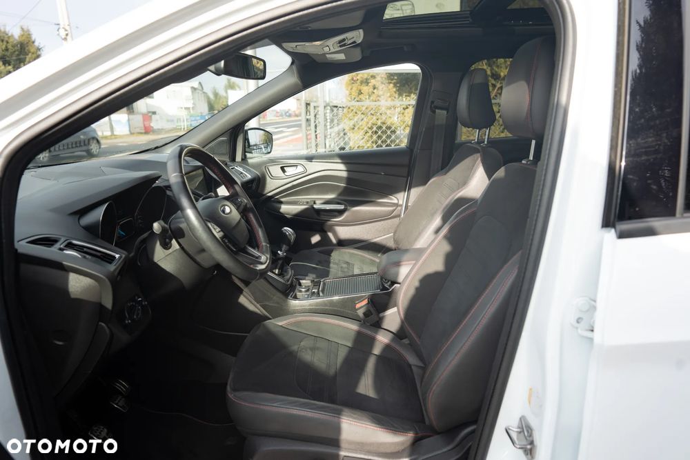 Ford Kuga 1.5 EcoBoost 2x4 ST-Line - 8