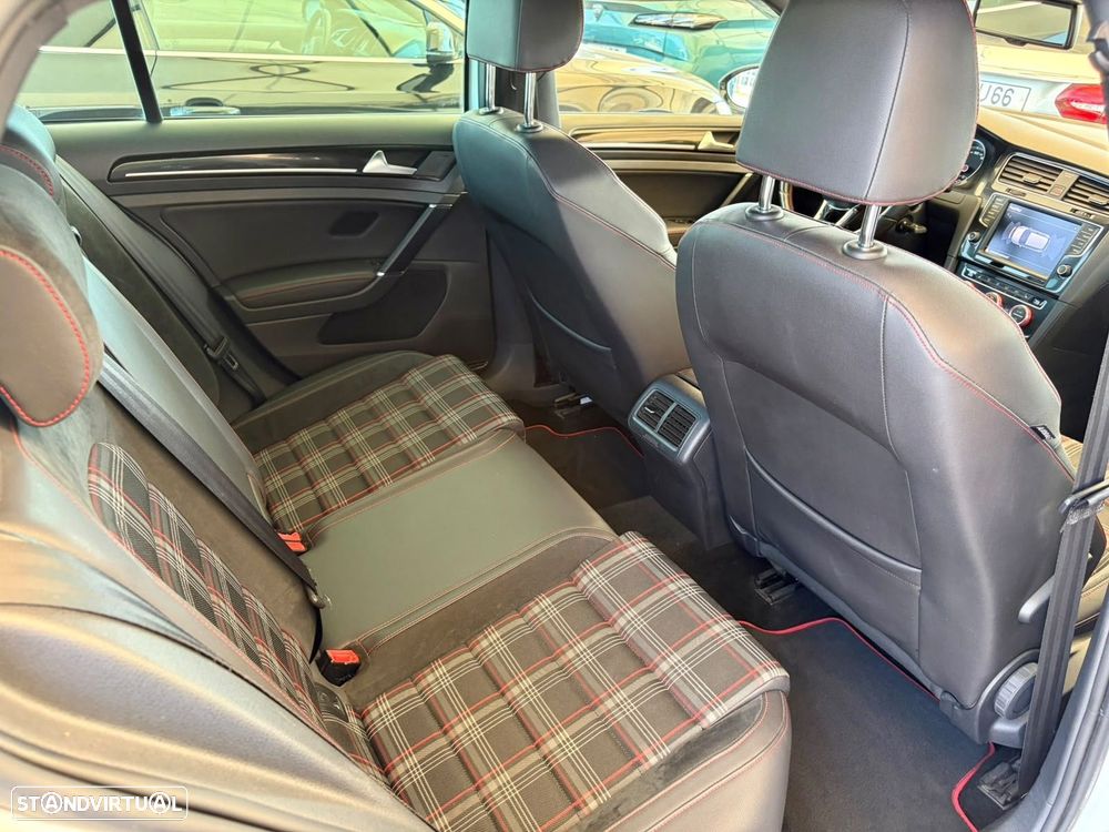 VW Golf GTI BlueMotion - 14