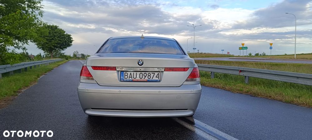 BMW Seria 7 745i - 5