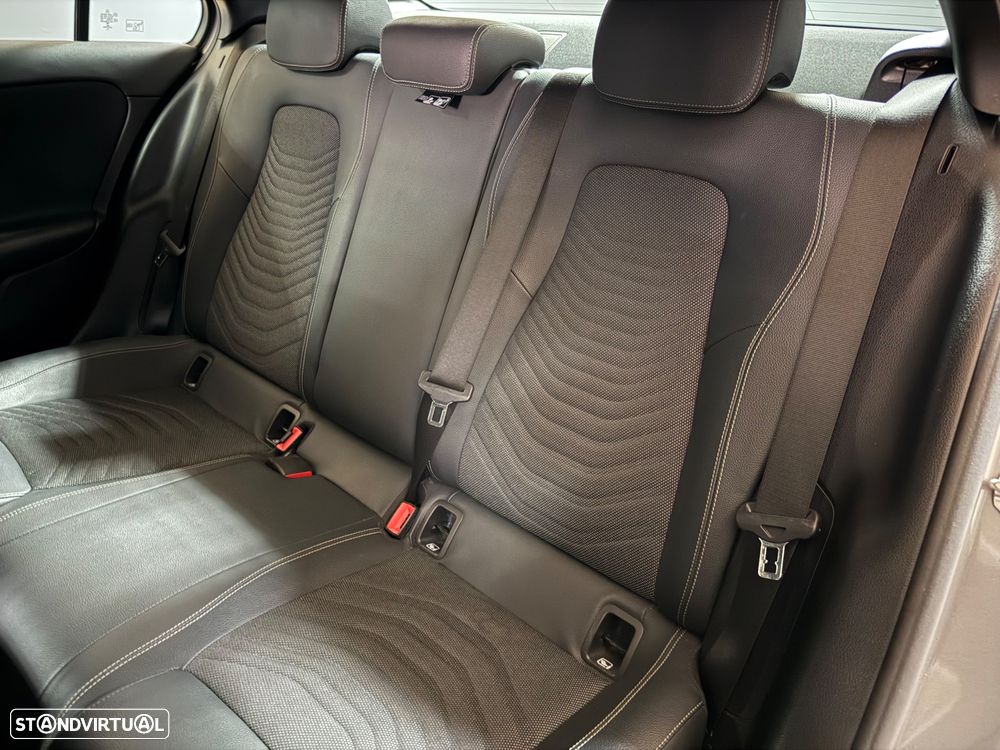 Mercedes-Benz A 250 Limousine e 8G-DCT AMG Line - 16
