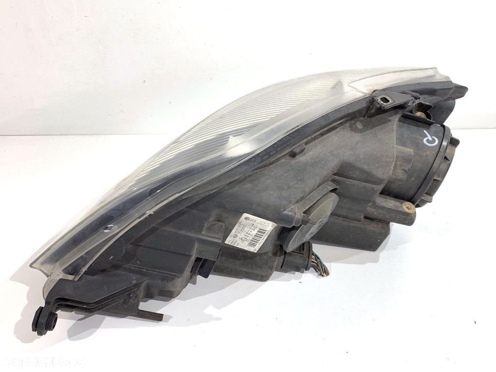 REFLEKTOR PRAWY PRZÓD  VW GOLF PLUS V (5M1, 521) 2004 - 2013 1.4 TSI 90 kW [122 KM] benzyna 2007 - - 2
