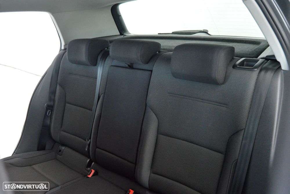 VW Golf 1.6 TDI Confortline - 11