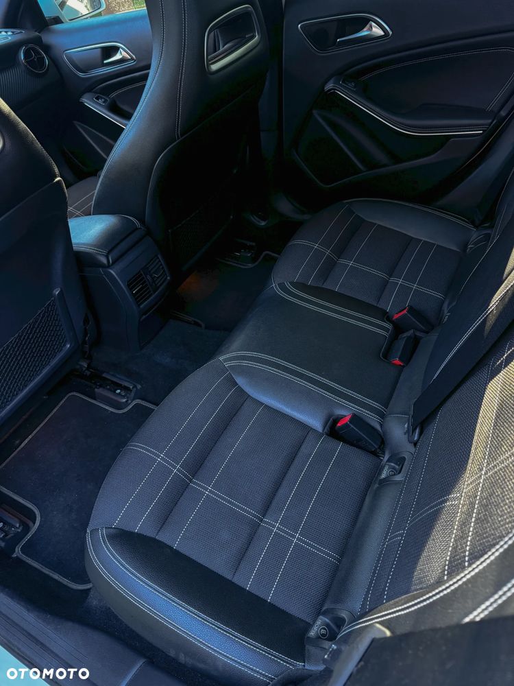 Mercedes-Benz GLA - 10