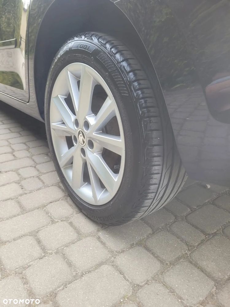Skoda RAPID 1.2 TSI Elegance Green tec - 13
