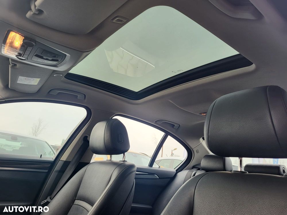 BMW Seria 5 535i xDrive Aut. Luxury Line - 12