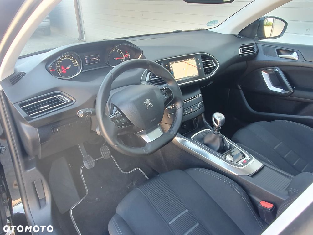 Peugeot 308 125 THP Allure - 22