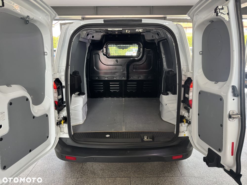 Ford Transit Courier - 12
