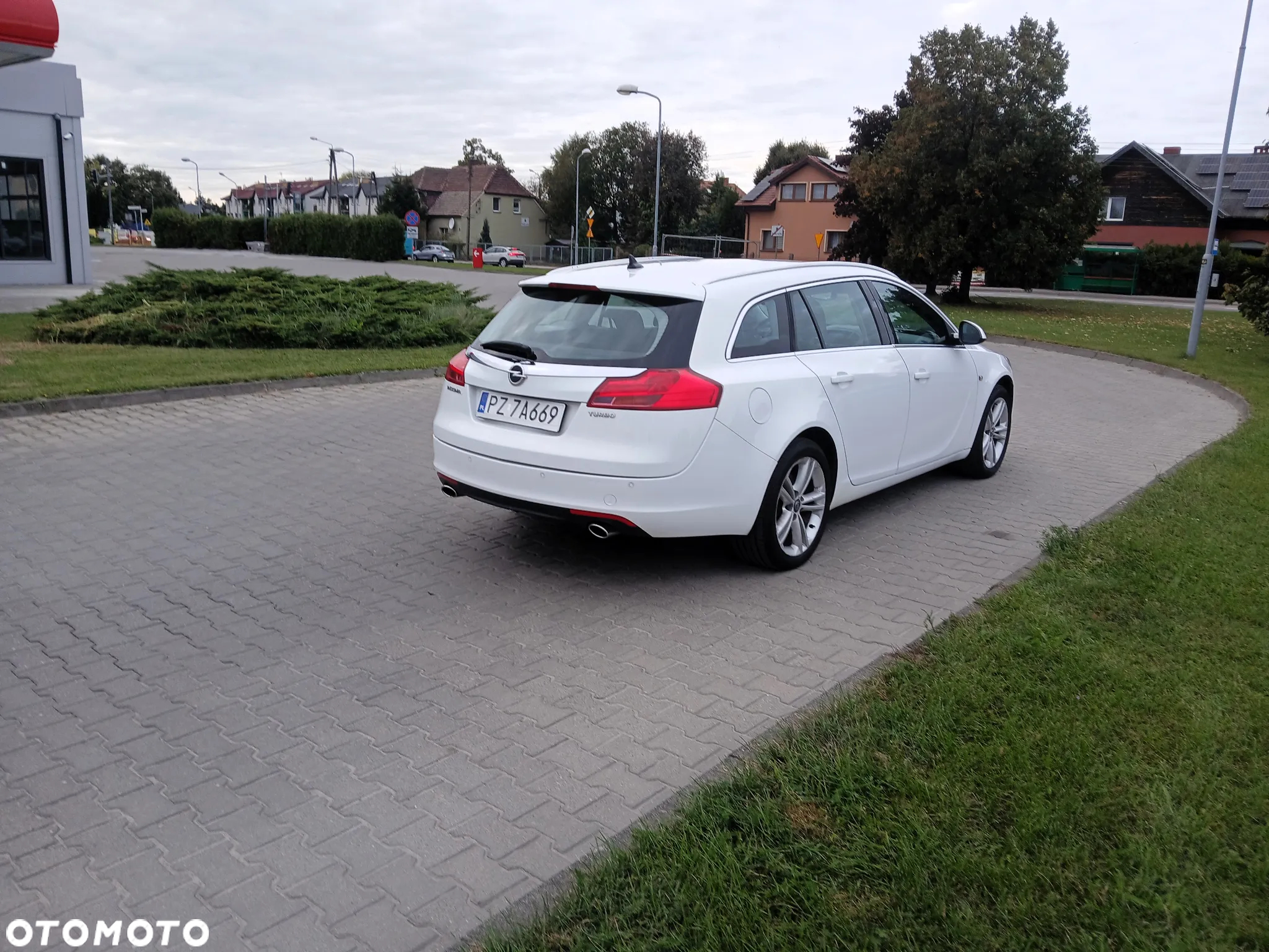 Opel Insignia ver-1-6-turbo-cosmo - 2