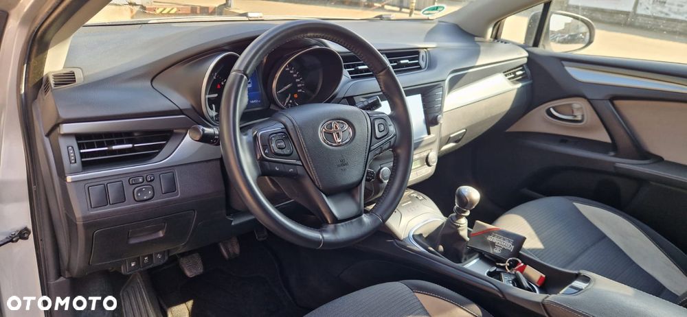 Toyota Avensis Touring Sports 1.8 Comfort - 17