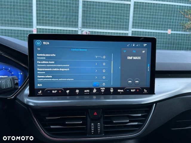 Ford Focus 1.0 EcoBoost Titanium X - 31