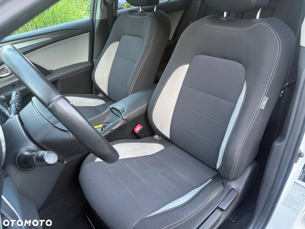 Toyota Avensis Touring Sports 1.8 Edition S+ - 19