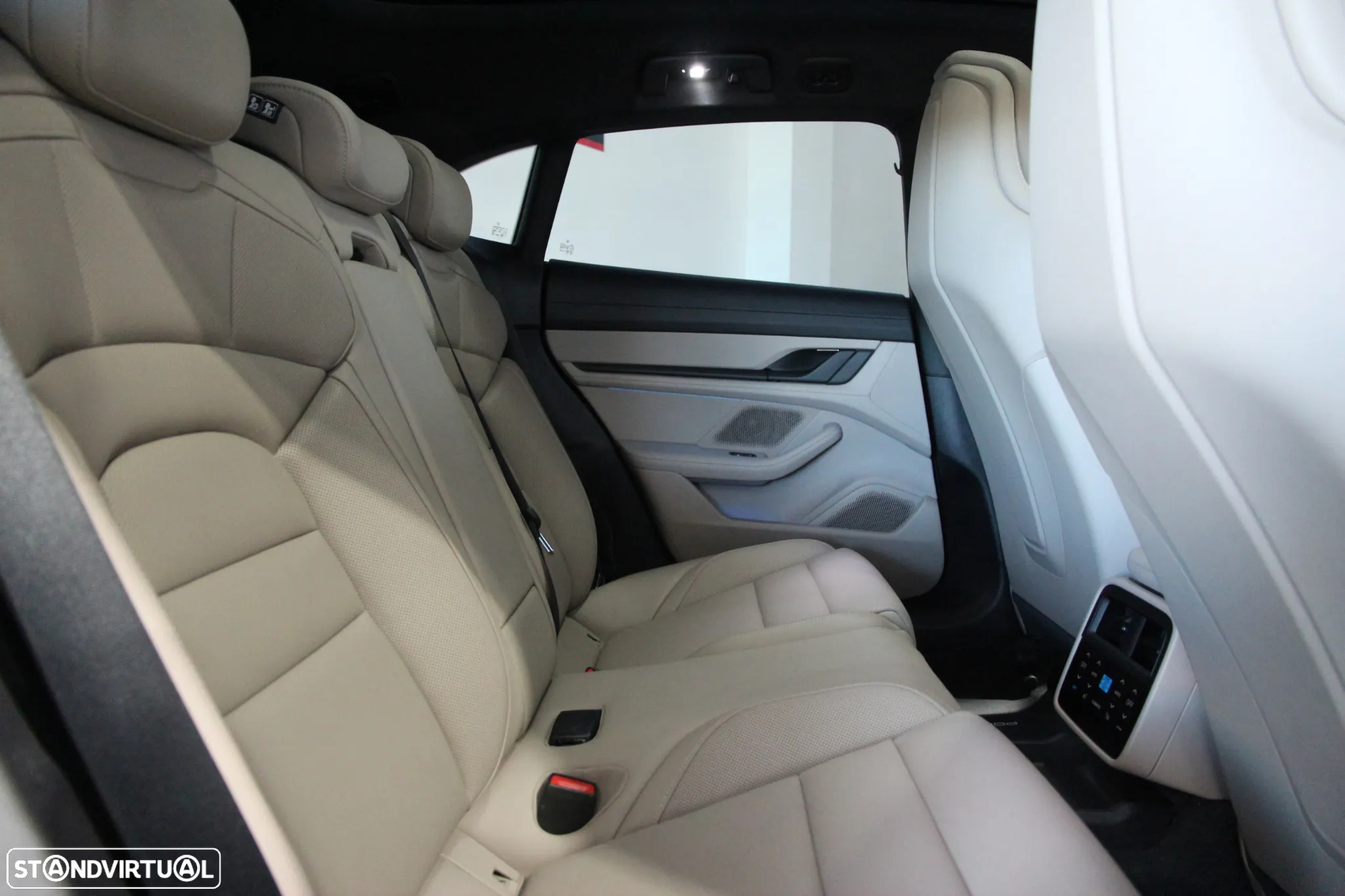 Porsche Taycan Cross Turismo 4S Sport - 29