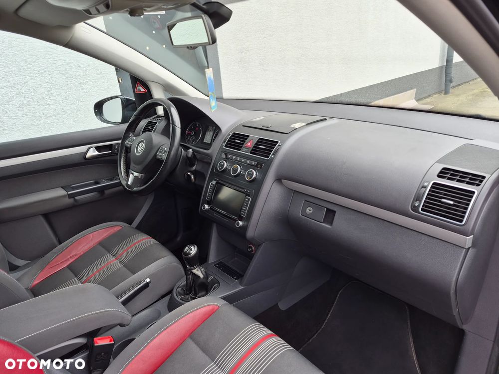 Volkswagen Touran 2.0 TDI DPF MATCH - 18