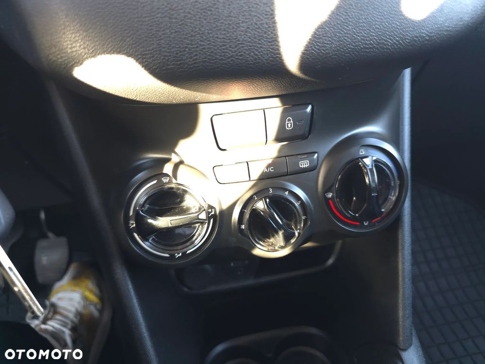 Peugeot 208 1.2 PureTech Style - 25