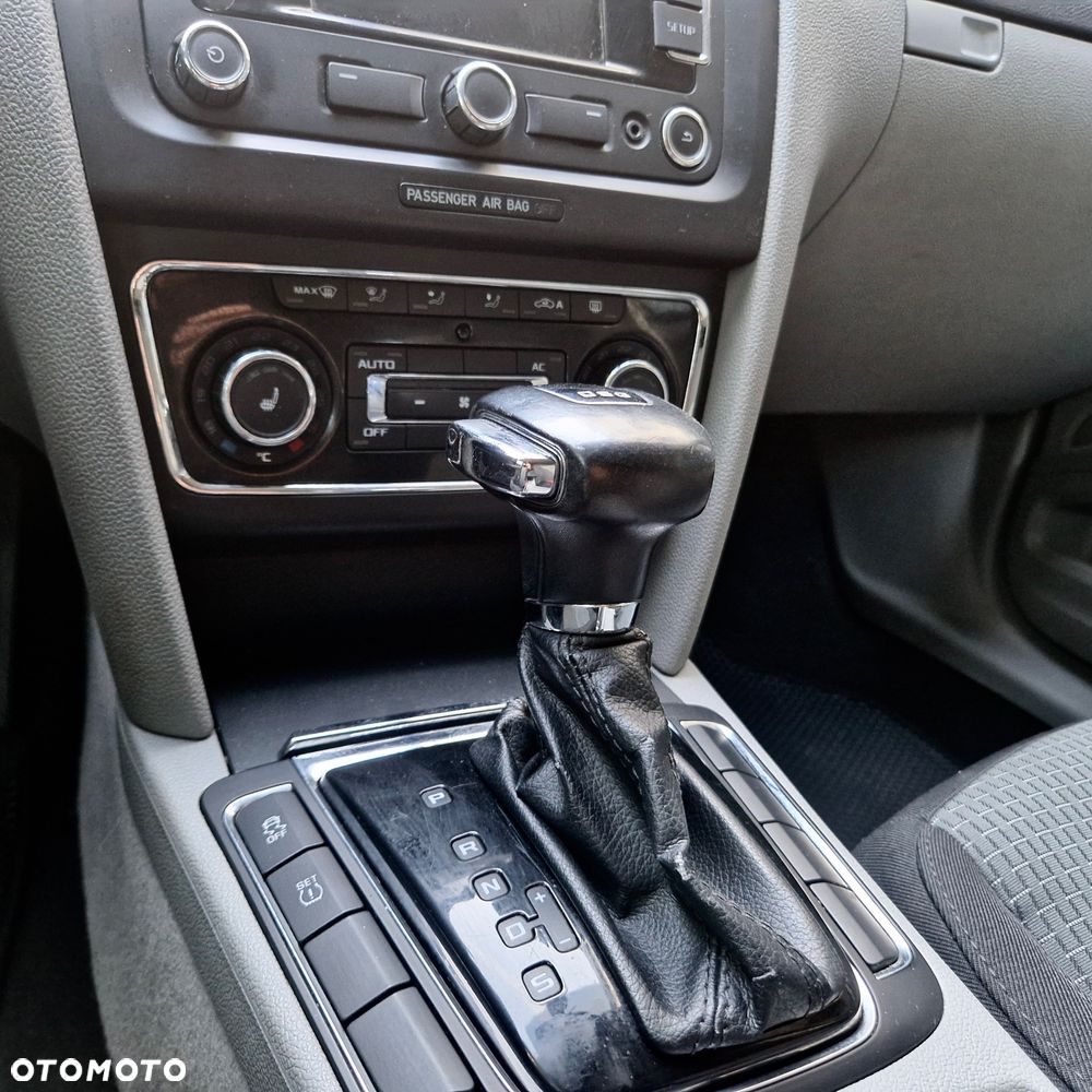 Skoda Superb 2.0 TDI PD DSG Comfort - 12