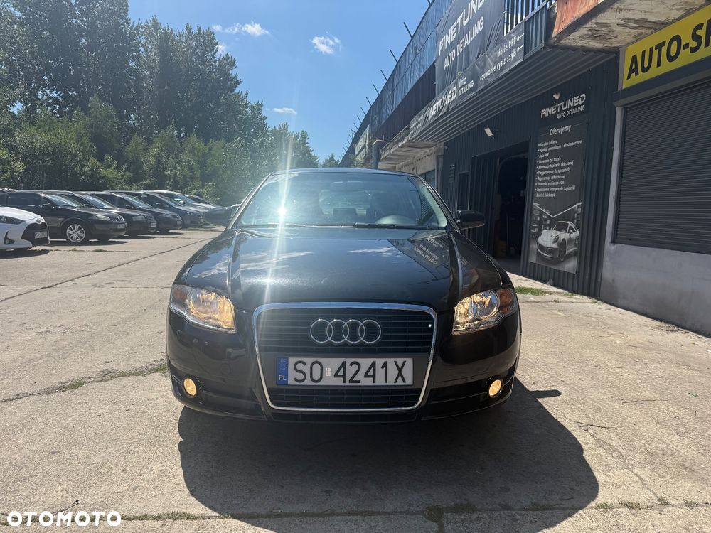 Audi A4 Limousine - 1