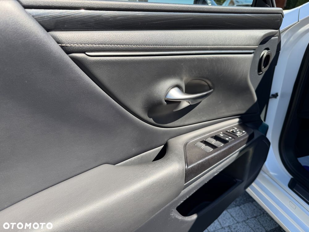 Lexus ES 300h Business Line - 18