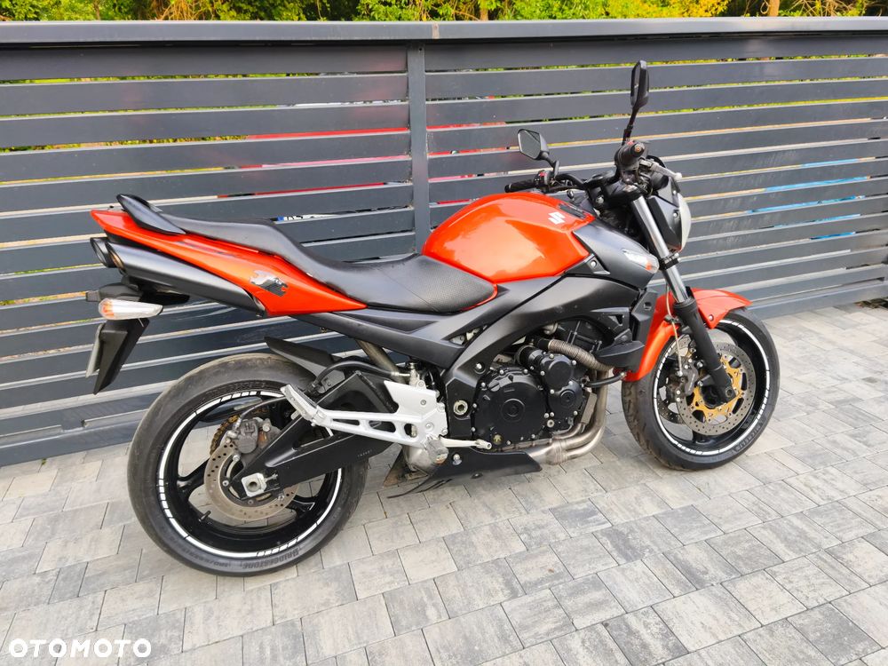 Suzuki GSR - 26