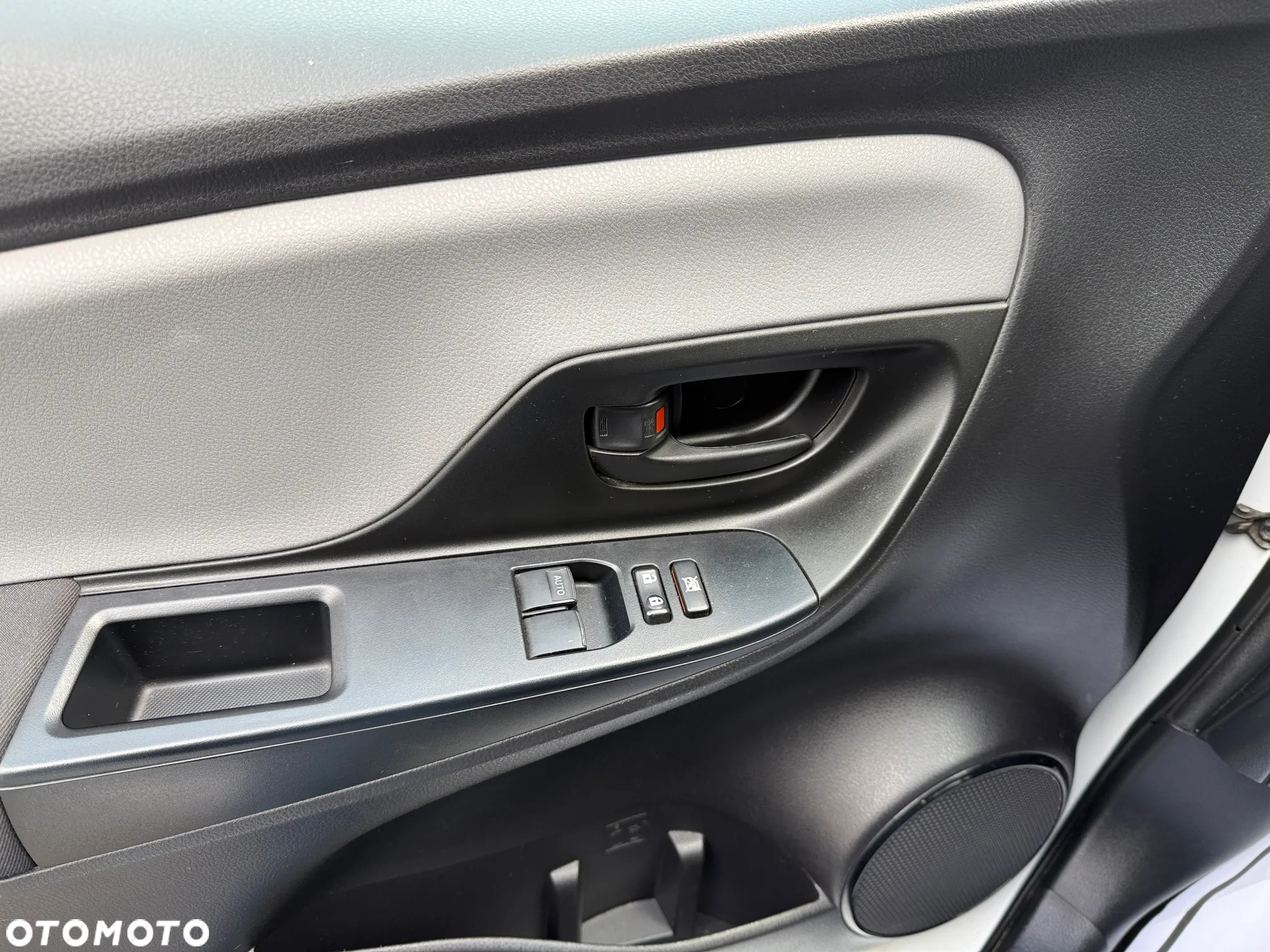 Toyota Yaris Hybrid 100 Active - 9