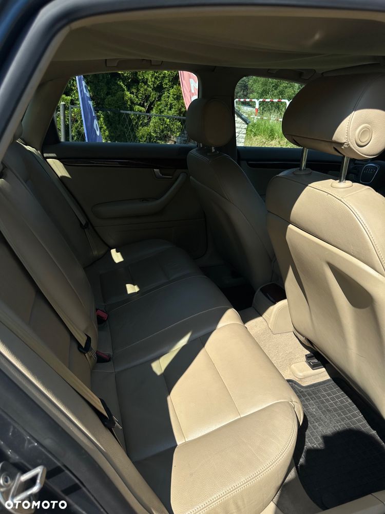Audi A4 Limousine 3.0 TDI DPF quattro - 11