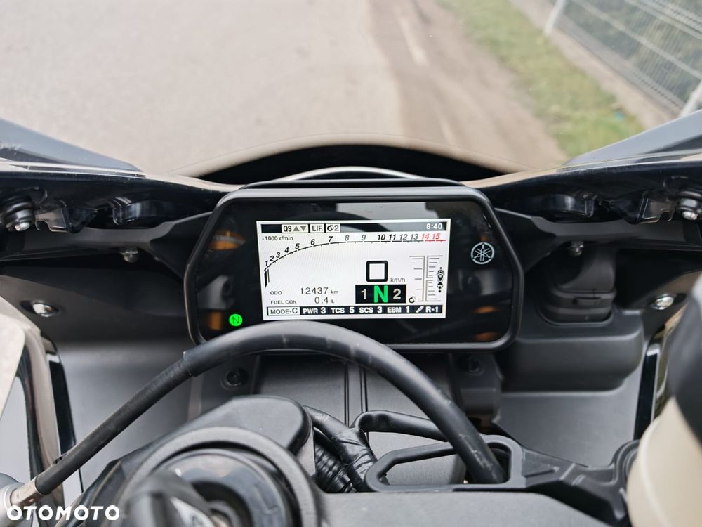 Yamaha R1 - 7