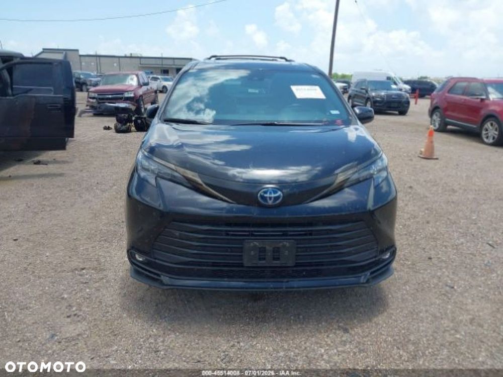 Toyota Sienna - 5
