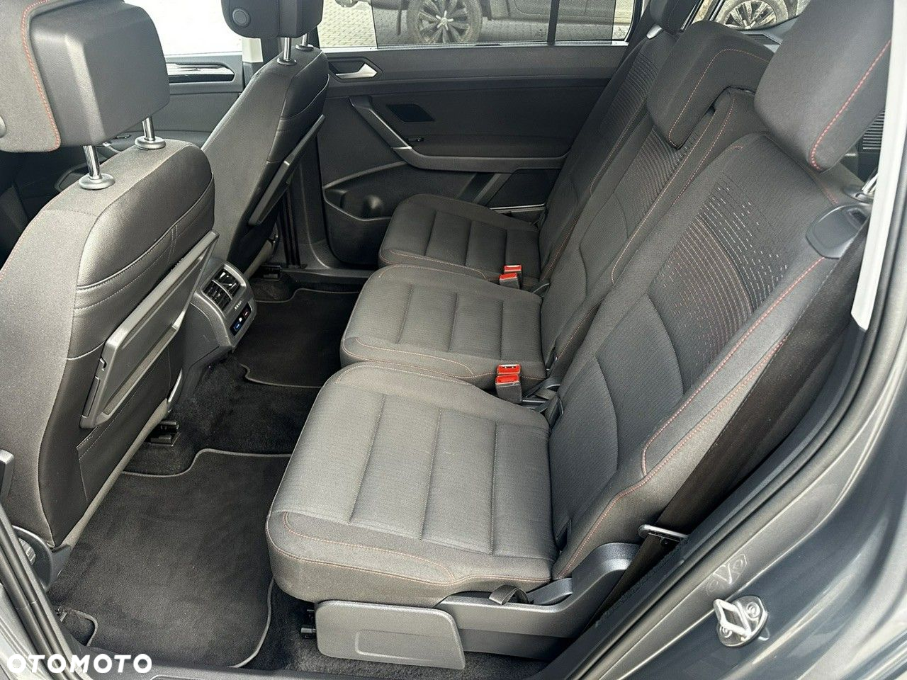 Volkswagen Touran 2.0 TDI SCR Comfortline - 24