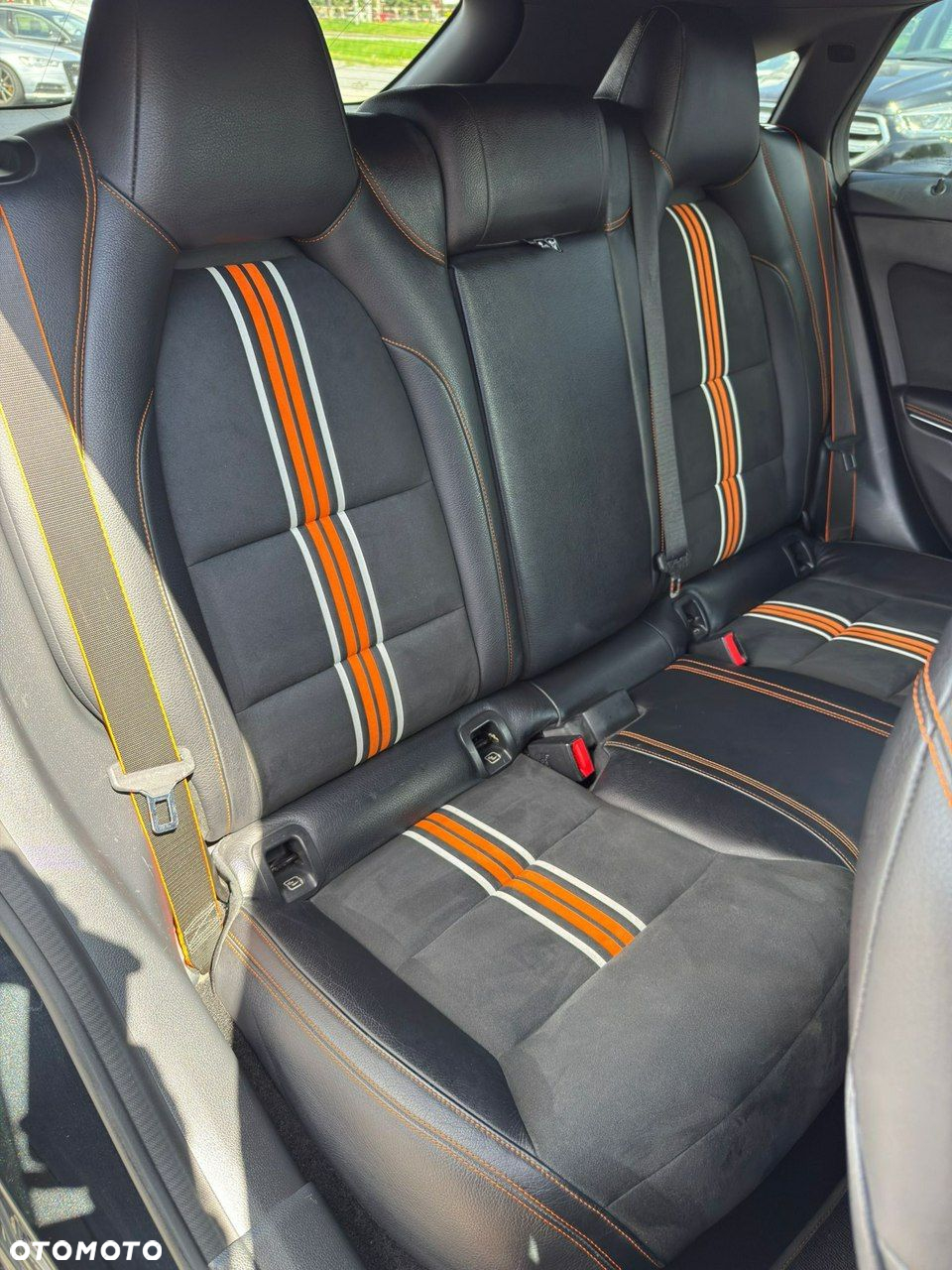 Mercedes-Benz CLA Shooting Brake 220 (CDI) d 4Matic 7G-DCT Orange Art Edition - 18