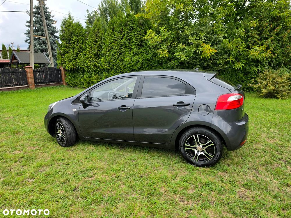 Kia Rio 1.2 Fifa World Cup Edition - 15