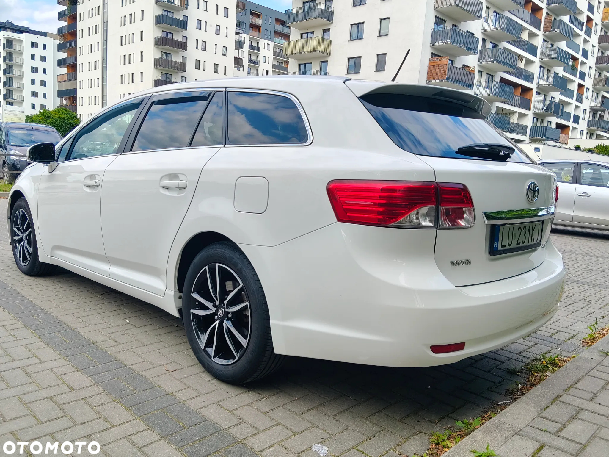 Toyota Avensis - 12