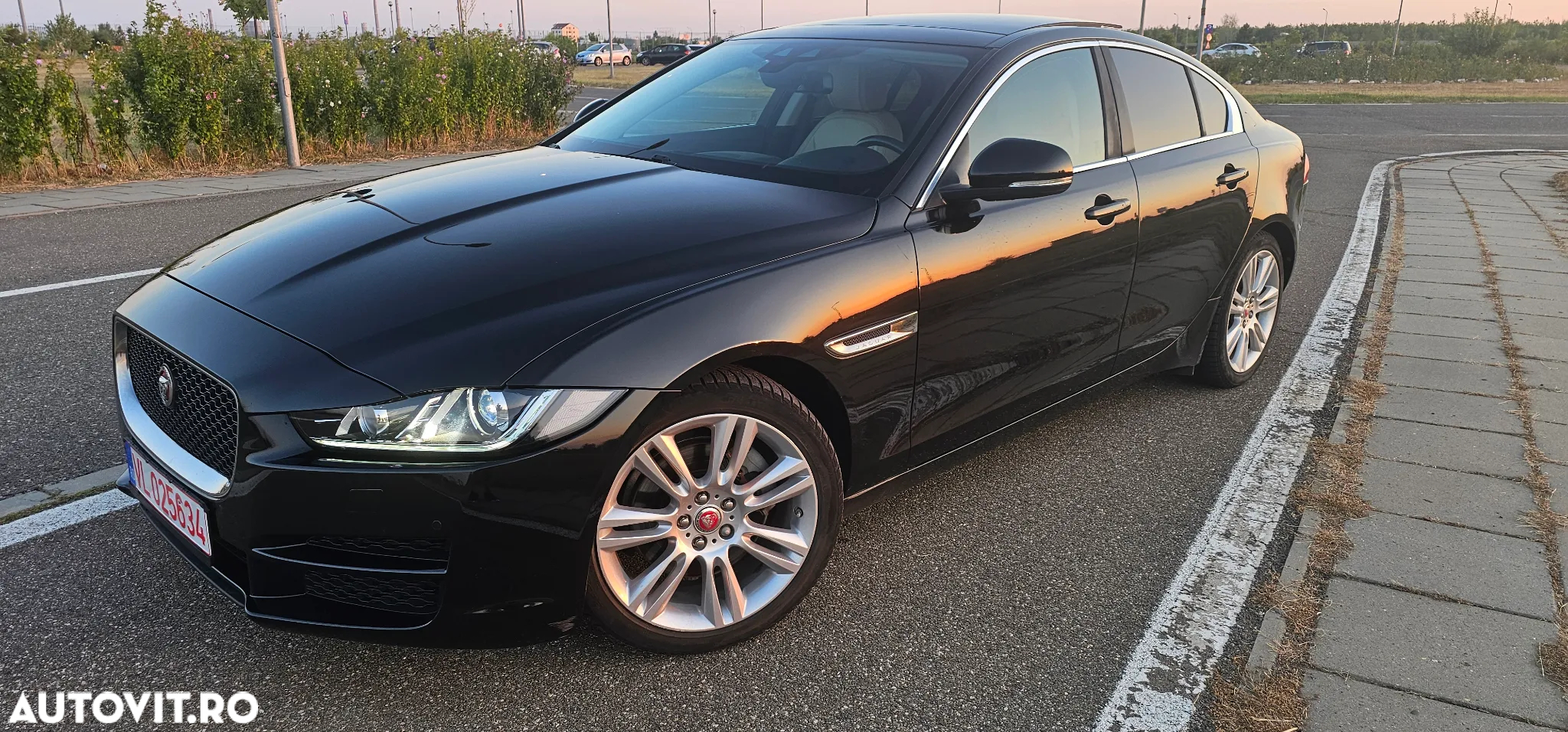 Jaguar XE 2.0 R-Sport - 19