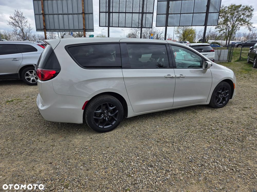 Chrysler Pacifica - 5