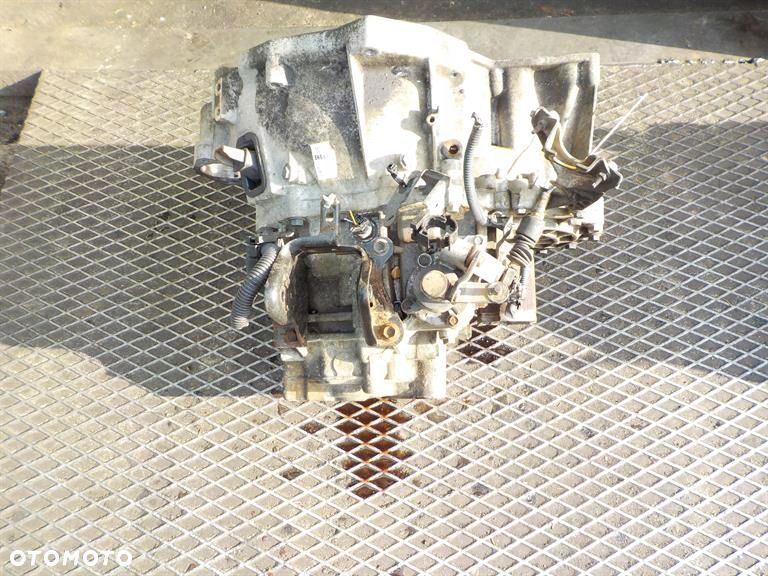 SKRZYNIA BIEGÓW NISSAN X-TRAIL (T30) 2.2 DCI 8H868 - 2