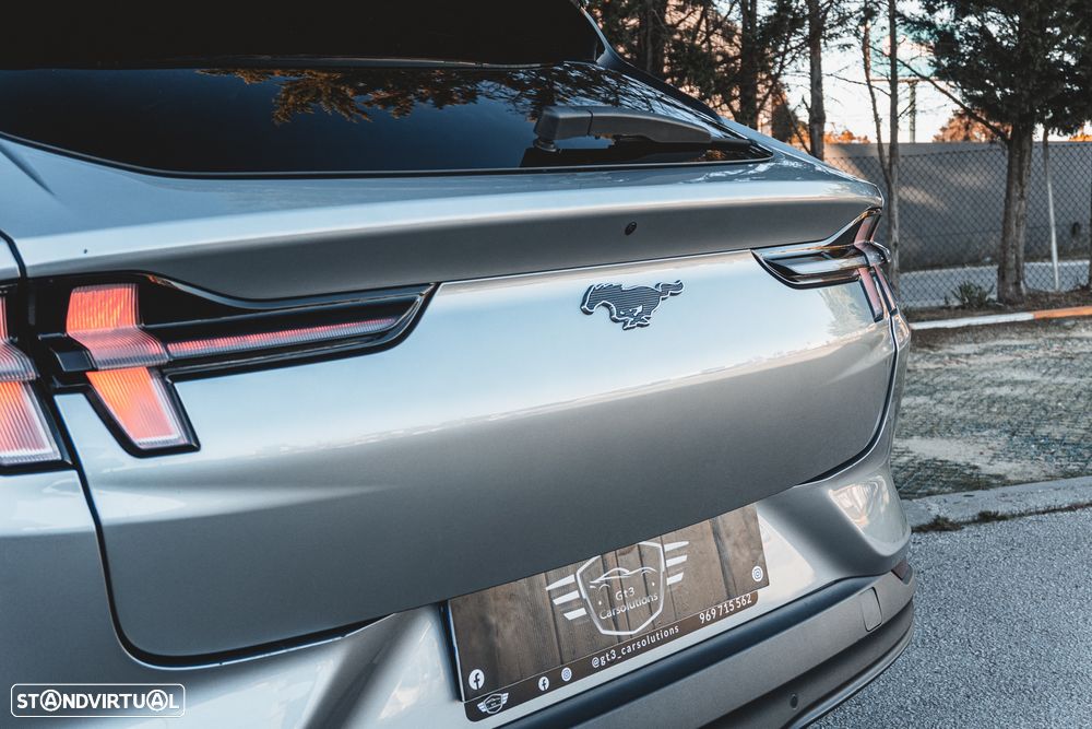 Ford Mustang Mach-E AWD - 11