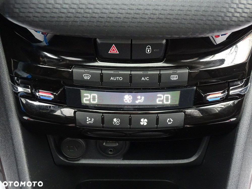 Peugeot 2008 1.2 Pure Tech Style - 30
