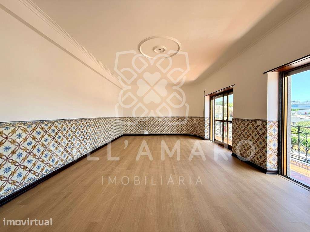 Apartamento T2 Remodelado com Ampla Varanda no Centro da Malveira - Grande imagem: 5/25
