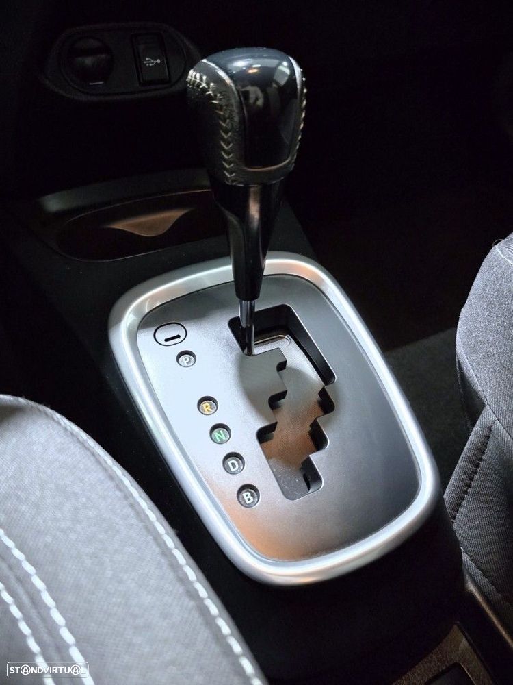 Toyota Yaris 1.5 HSD Comfort - 28