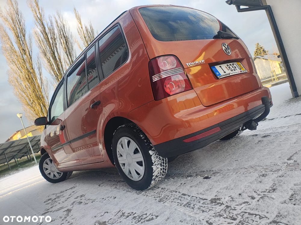 Volkswagen Touran 1.4 TSI DSG Trendline - 4