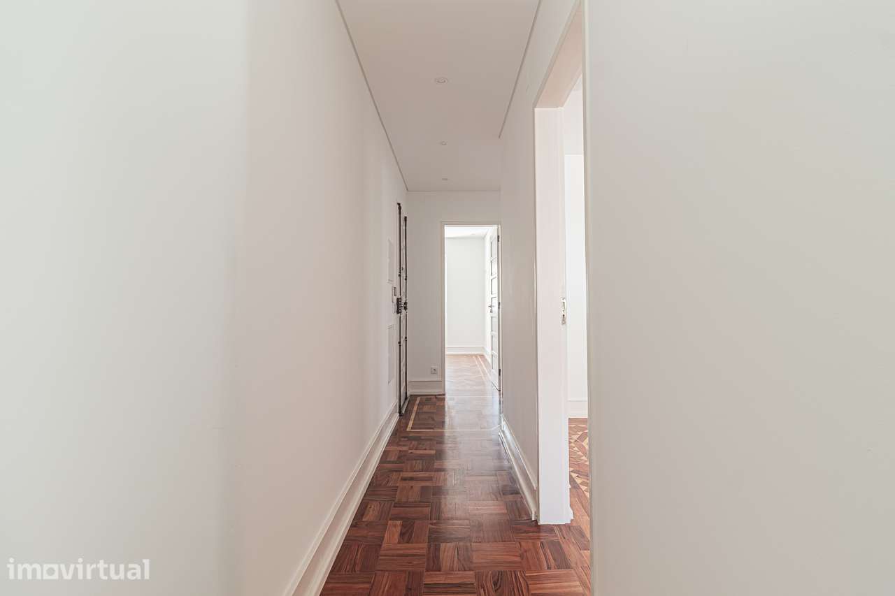 Apartamento T2 recuperado com logradouro - Grande imagem: 2/20