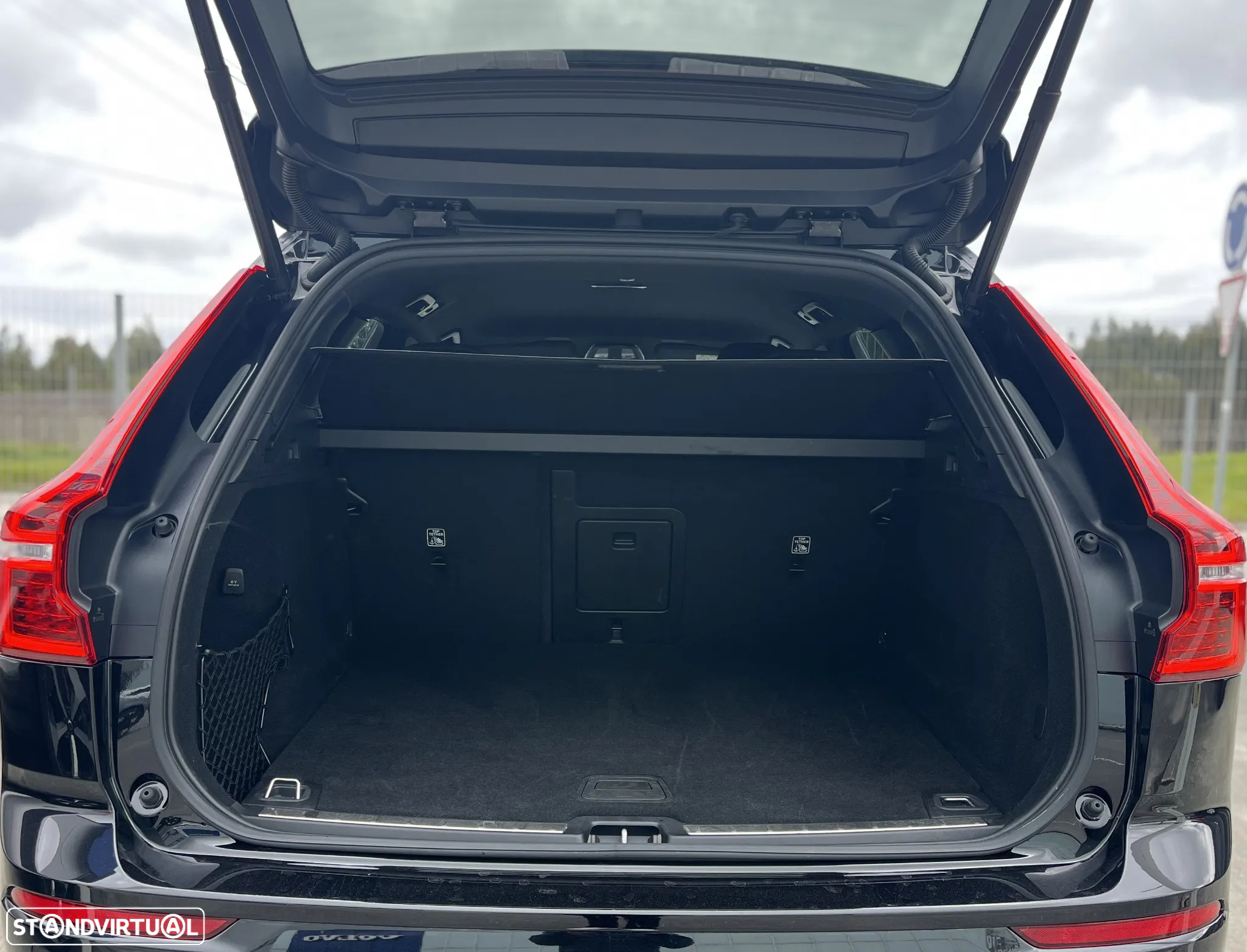 Volvo XC 60 2.0 B4 Plus Dark - 10